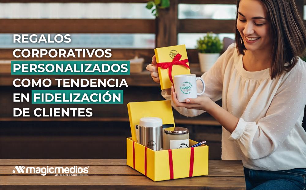 Caja de regalos corporativos personalizados con artículos útiles y branding visual de MagicMedios